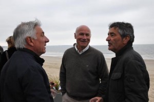 Michel Luccioni, photographe à Corse Matin, en grande discussion avec Yves Métaireau et Bruno Saby