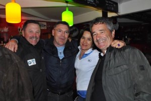 Retrouvailles sur la plage de La Baule ! De g. à d.: Christian Lopez, Jean-Marc Desrousseaux, Valentine Clément et Bruno Saby.