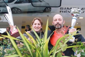 Sur le podium du cross Ouest-France – Pays de la Loire, les champions de France des Journalistes 2014, Hervé Petitbon et Nathalie Longeray.