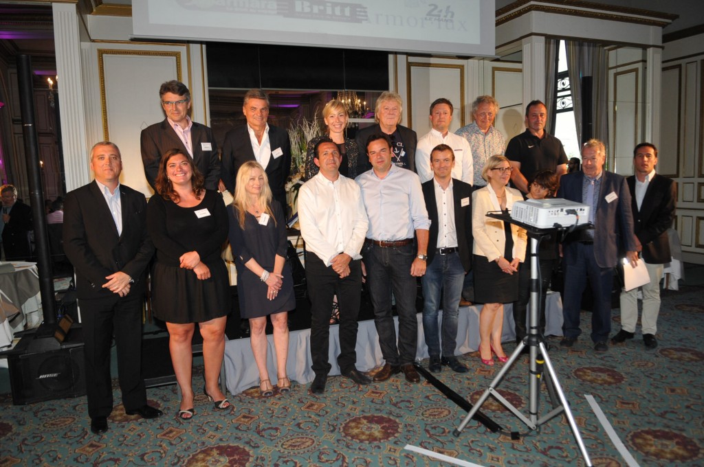 Les partenaires privés présents à la soirée : de G. à D. au premier rang : Bertrand Vicainne (ACO), Marion Reynaud (Nikon), Arnaud Marchand (Kazal Industrie), Jérôme Philippe (Agence Communiqués), Emmanuel Allorent (Véolia Propreté), Lydia De Turmeny (Office de Tourisme La Baule), Lilia Millier (resort Lucien-Barrière La Baule), Jean-Claude Virfeu, Ludovic Gerlero (Blue Green). Au 2e rang : Philippe Tigréat (TUI), Michel Jestin (But Football club), Anne-Sophie Sergent (FDJ), Philippe Daniel (Vidalies), Cyrille Daniel (Blue Green), Philippe Bouvier (Chocolats Bouvier) et Mickaêl Hardouin (Champigny Les Clos Maurice).