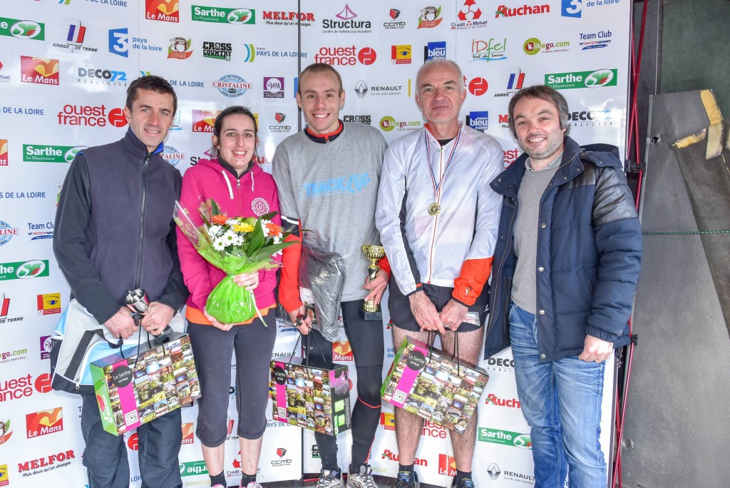 Le podium du championnat de France de cross des journalistes 2016 SAMEDI 16 ET DIMANCHE 17 JANVIER 2016 35 EME CROSS OUEST FRANCE PODIUM JOURNALISTES ©DOMINIQUE BREUGNOT