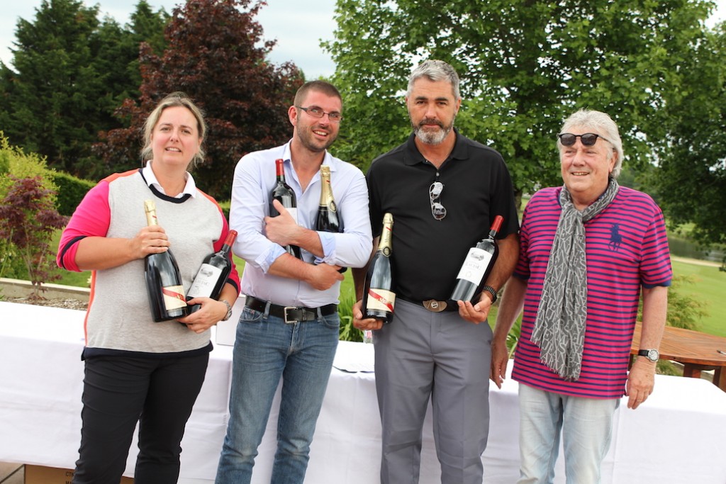 Philippe Daniel, directeur général de Vidalies, a gâté les meilleurs « frappeurs » du tournoi.