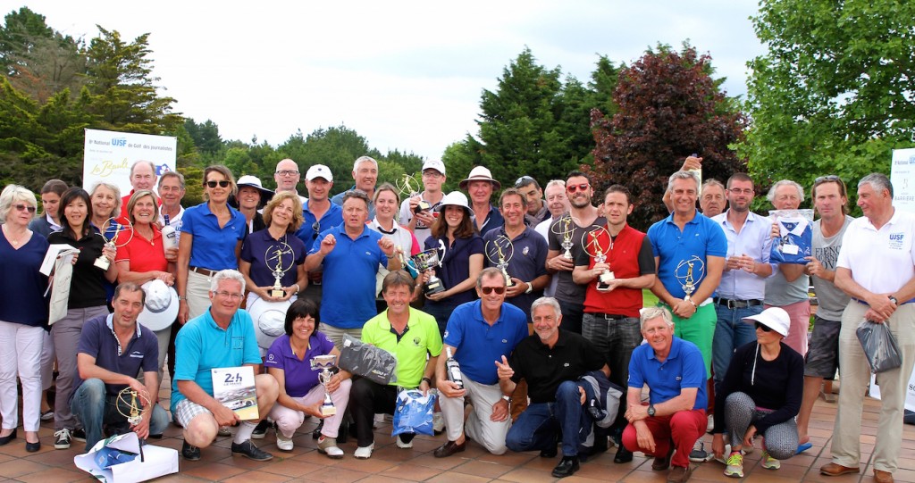 Les lauréats de ce 8e National rassemblés après la remise des prix pour la traditionnelle photo de « famille »