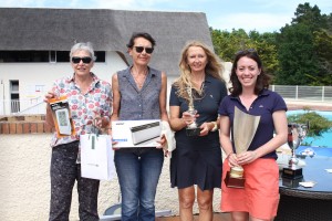 De droite à gauche, le quarté vainqueur chez les journalistes dames « net » : Mathilde Gaudéchoux, Brigitte Hagemann, Marie-Pascale Verny et Christine Rivet.