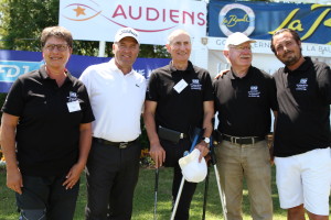 Thomas Levet en compagnie des handigolfeurs. De gauche à droite, Patricia Petit, Thomas Levet, Jean-Yves Padioleau (vainqueur en brut), Eugêne Briand et Grégory Ha (vainqueur en net).