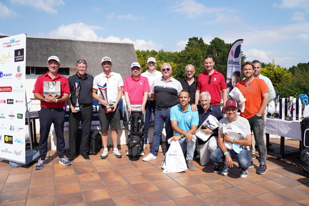 Avec Romain Bouchenot, deux anciens champions de France, Stéphane Boutet et Thierry David, sur cette photo de famille des Journalistes 1res séries.