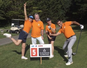 Golf ou danse artistique ? Le très beau tableau réalisé par Florence Masnada, Éric Gendry, Hélène Garrido et Patrice Roubaud.