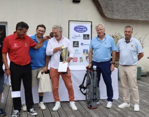 Jean-Wilfrid Forquès, Romain Schneider, Damien Houlès et Frédéric Deligne, aux côtés de Marc Mauret sur le podium des 1eres séries hommes.